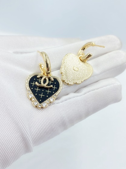 CC BLACK HEART EARRINGS