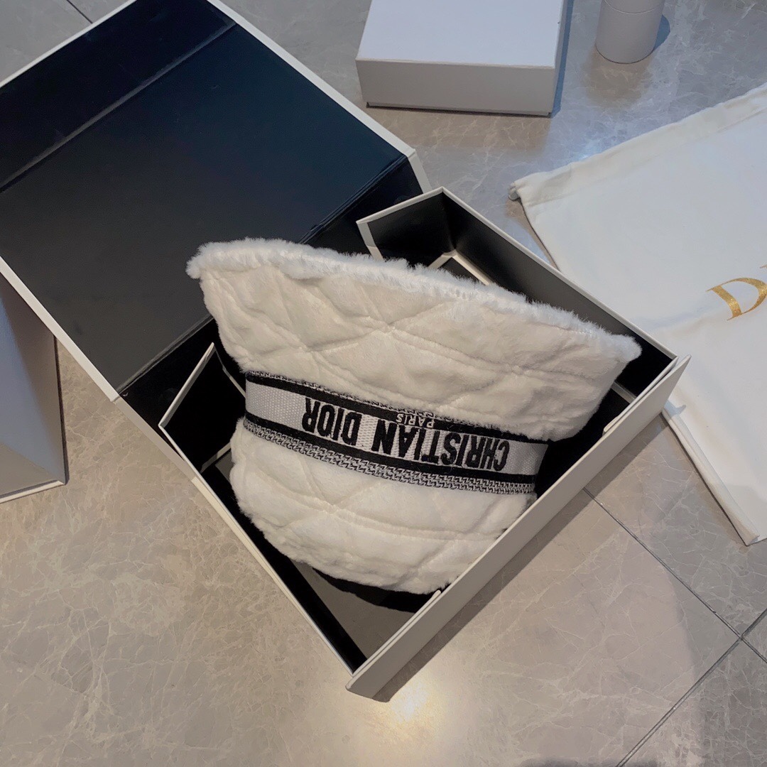 DOR D-BOBBY CANNAGE SMALL BRIM BUCKET HAT WHITE