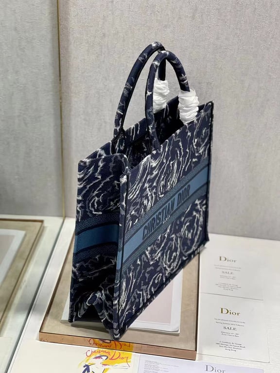DIR LARGE BOOK TOTE BLUE ROSES EMBROIDERY 42CM M1286ZRVG M928