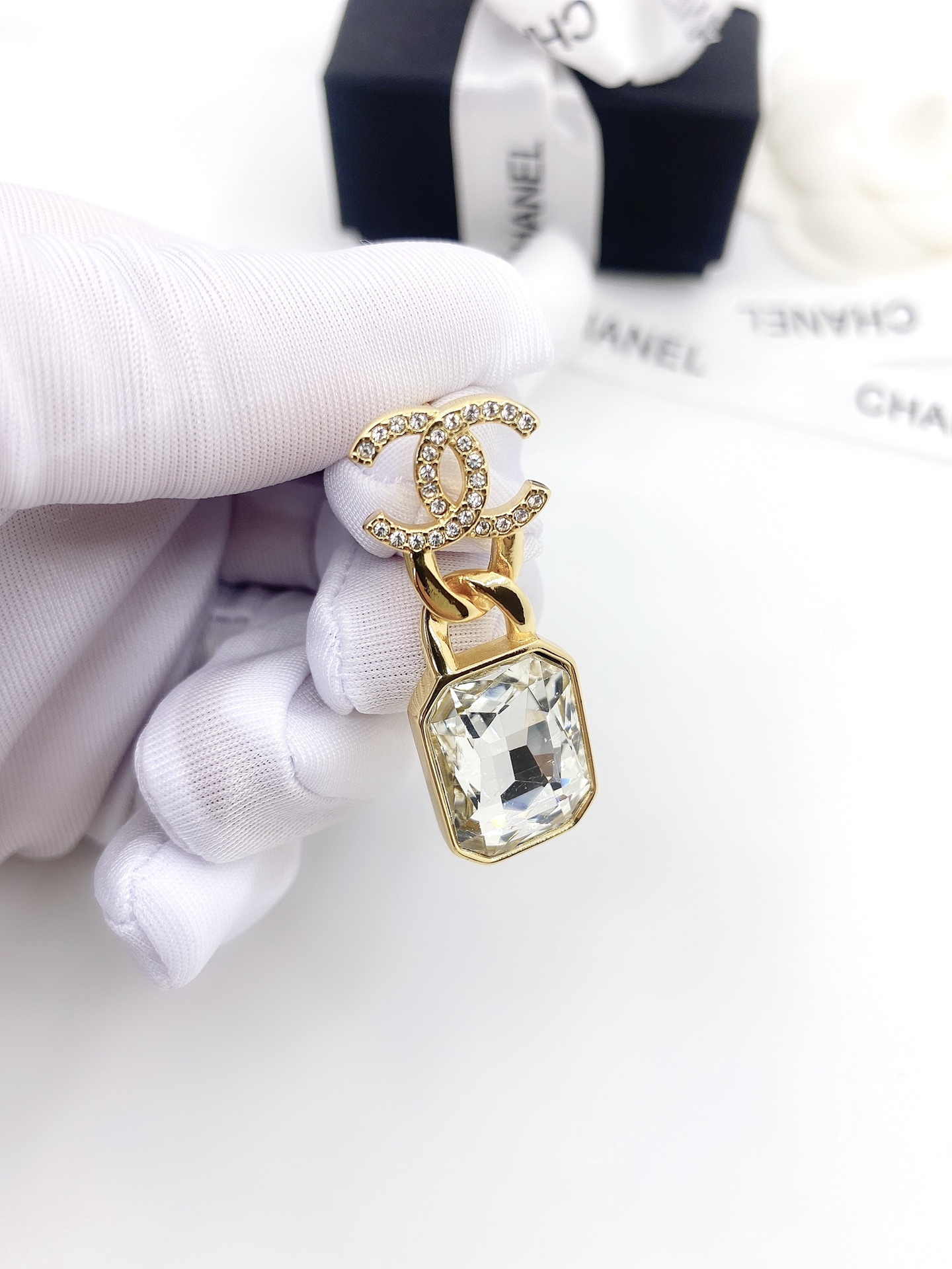 CC GOLD CRYSTAL METAL STRASS CC EARRINGS