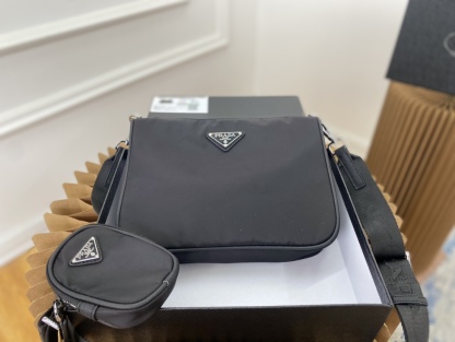 PR RE-EDITION 2000 RE-NYLON SHOULDER BAG 1BH046R064F0002VW11