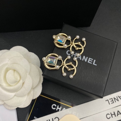 CC WHITE CRYSTALS EARRINGS