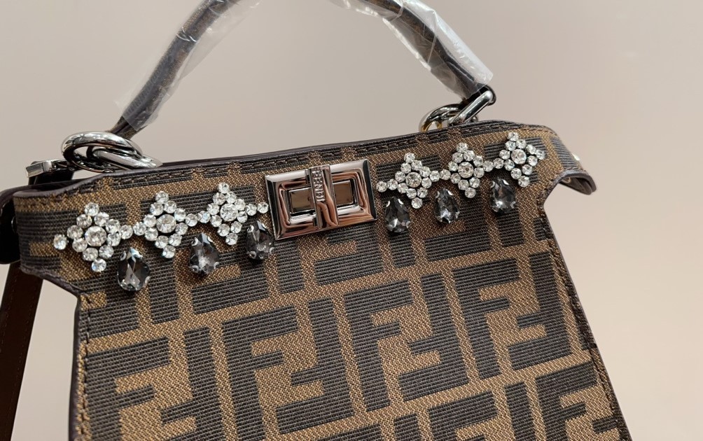 FD PEEKABOO ISEEU PETITE JACQUARD FF FABRIC BAG WITH CRYSTALS 21CM 8BN335APKPF0TPN