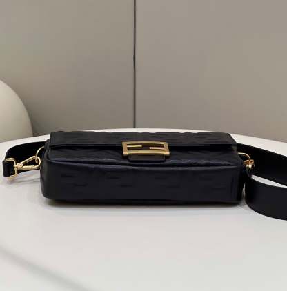 FI Baguette Black For Women, Women’s Handbags, Shoulder And Crossbody Bags 10.6in/27cm FF 8BR600A72VF15ZW