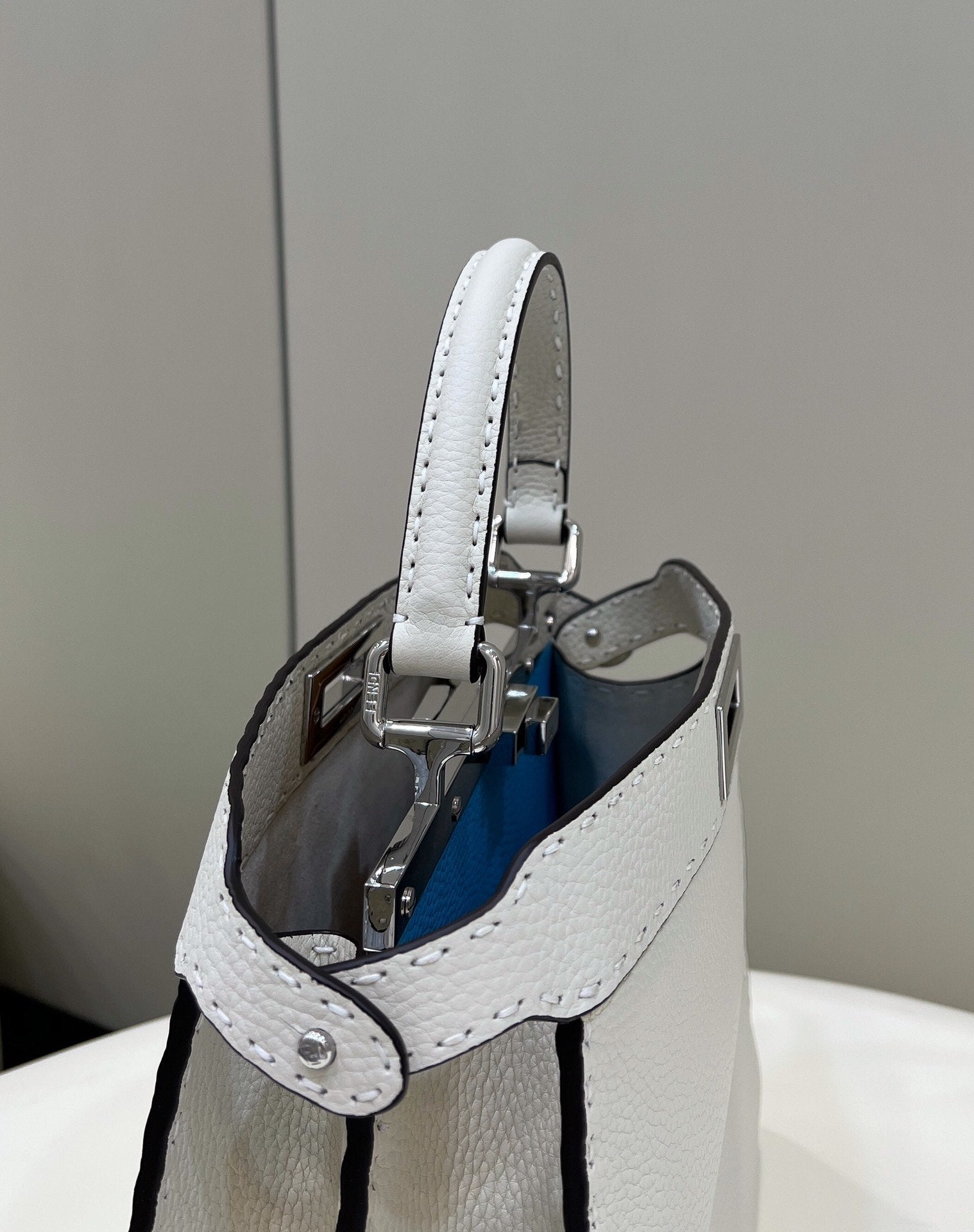 FI Peekaboo ISeeU Medium White For Women, Women’s Handbags, Shoulder Bags 13.1in/33.5cm FF