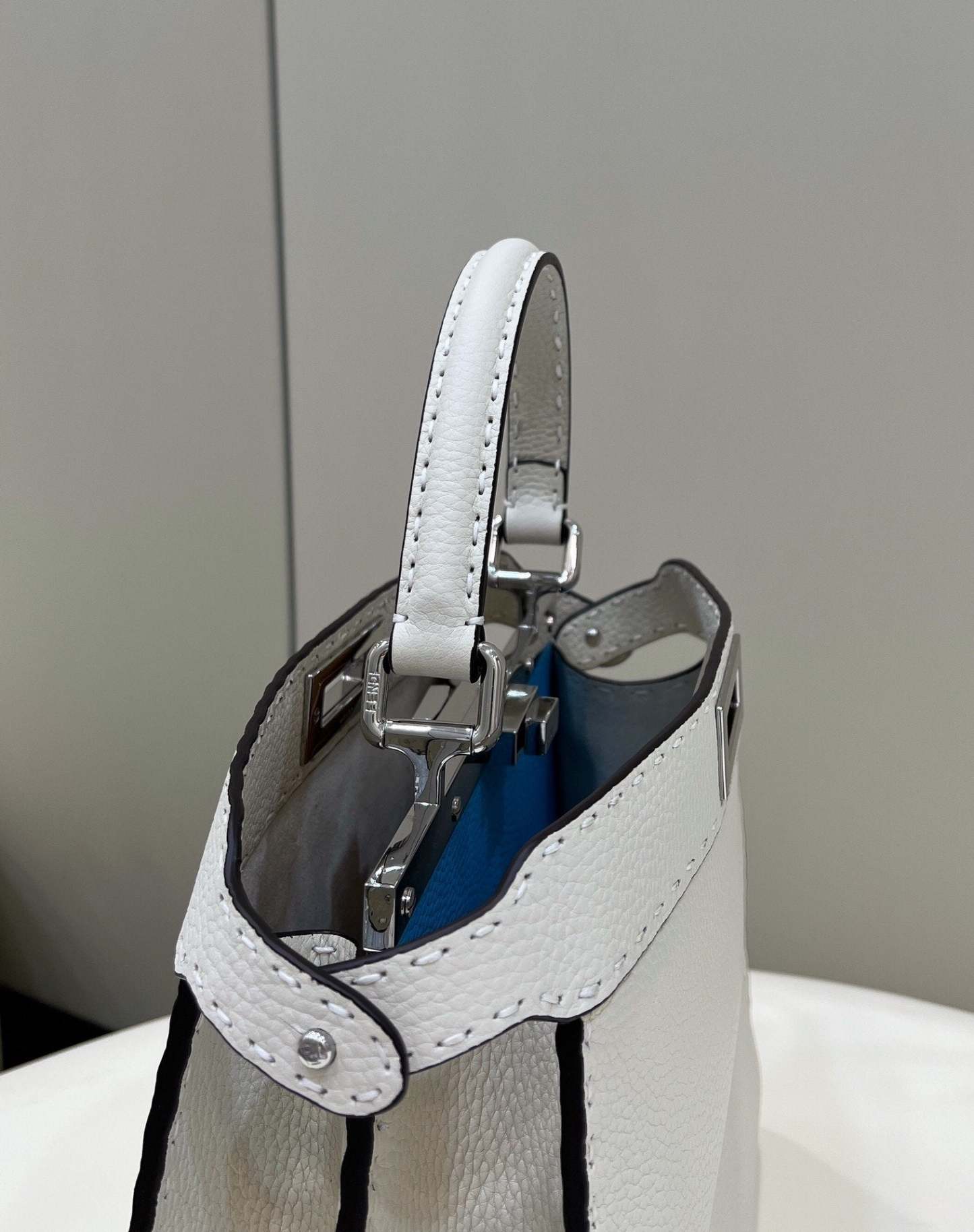 FI Peekaboo ISeeU Medium White For Women, Women’s Handbags, Shoulder Bags 13.1in/33.5cm FF