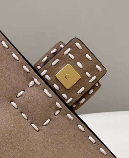 FI Baguette Beige Sheepskin Bag For Woman 27cm/10.5in 8BR600AH96F1F7O