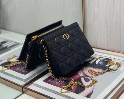 dir CARO ZIPPED POUCH WITH CHAIN BLACK S5106UWHC_M900