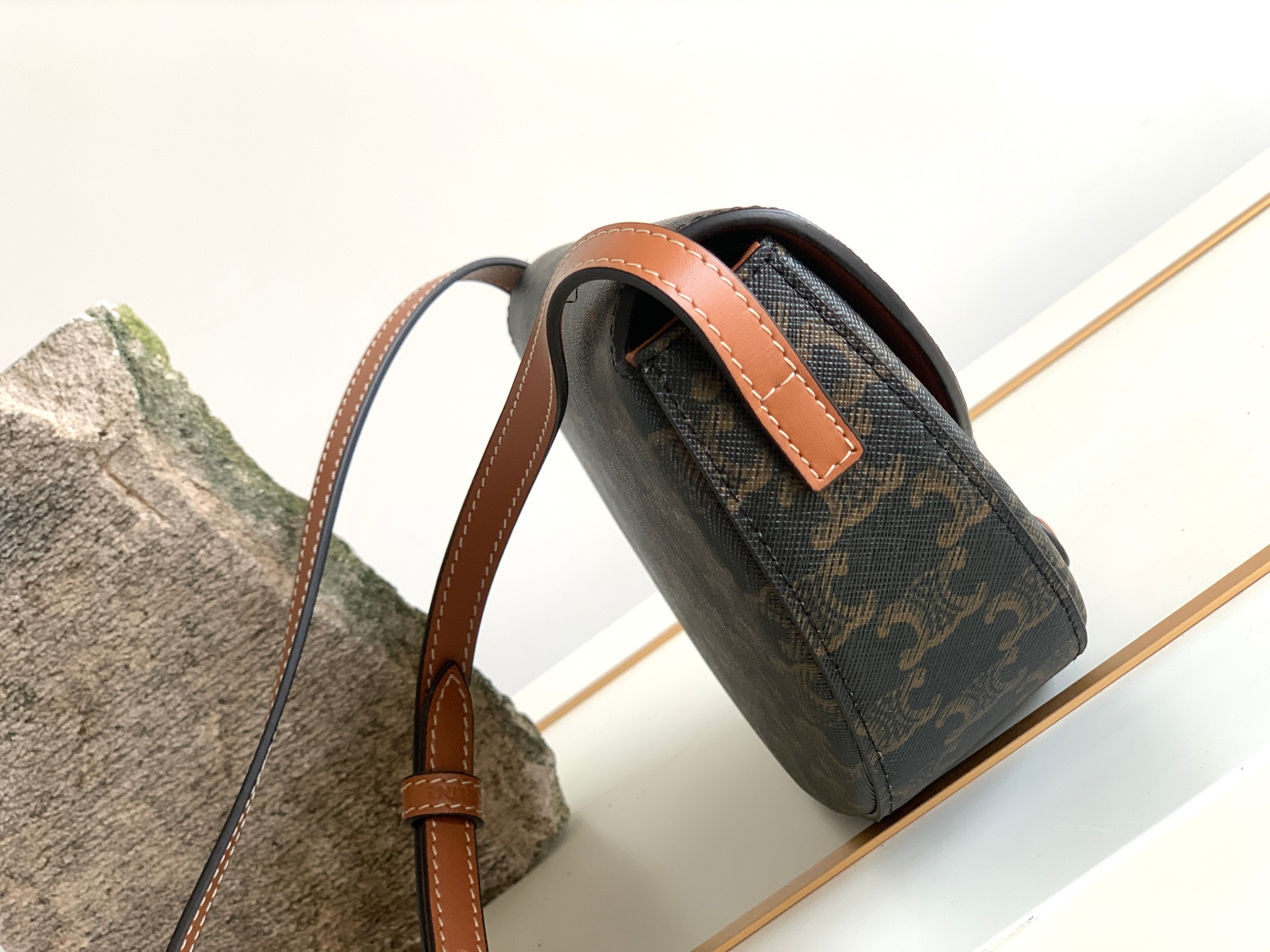 CE BESACE CUIR TRIOMPHE IN TRIOMPHE CANVAS AND CALFSKIN TAN 111232DNK04LU