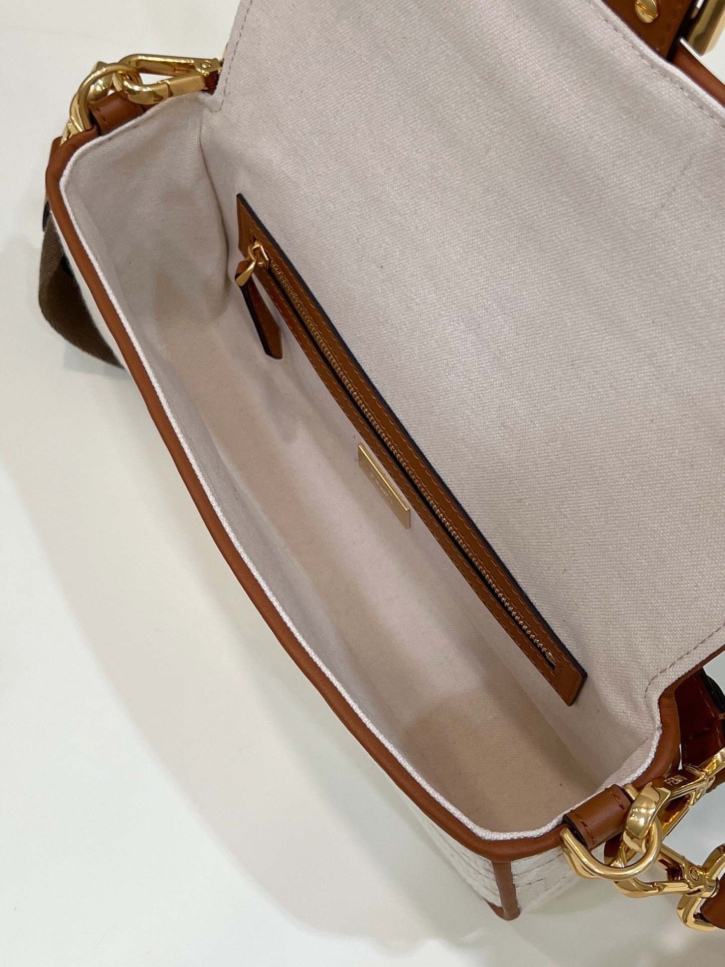 FI Baguette White For Women, Women’ Handbags, Shoulder And Crossbody Bags 10.6in/27cm FF 8BR600