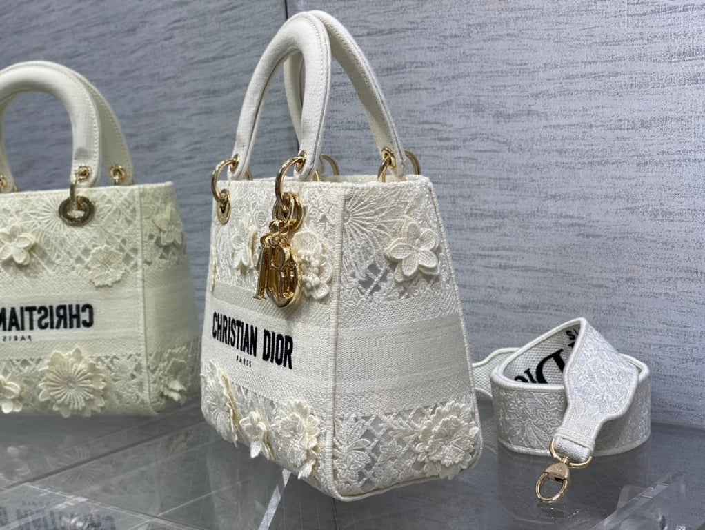 DIR MEDIUM LADY D-LITE BAG WHITE D-LACE EMBROIDERY WITH 3D MACRAME EFFECT 24CM