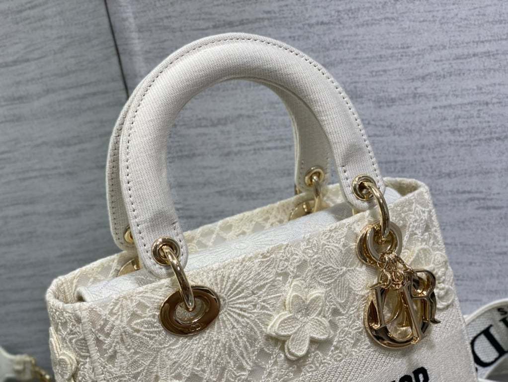 DIR MEDIUM LADY D-LITE BAG WHITE D-LACE EMBROIDERY WITH 3D MACRAME EFFECT 24CM