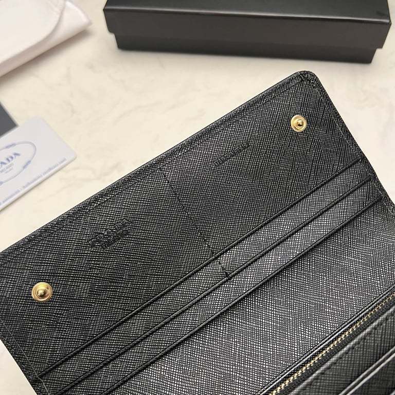 PR SAFFIANO LUX LEATHER FLAP CONTINENTAL BLACK WALLET 19CM
