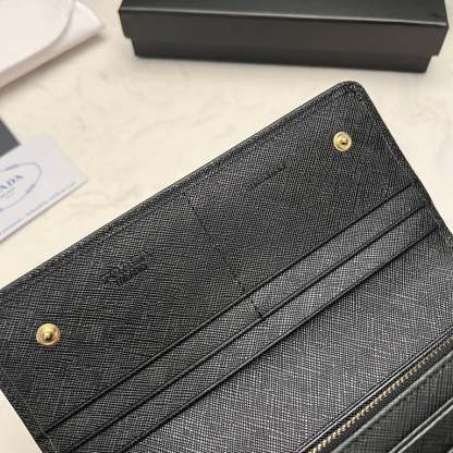 PR SAFFIANO LUX LEATHER FLAP CONTINENTAL BLACK WALLET 19CM