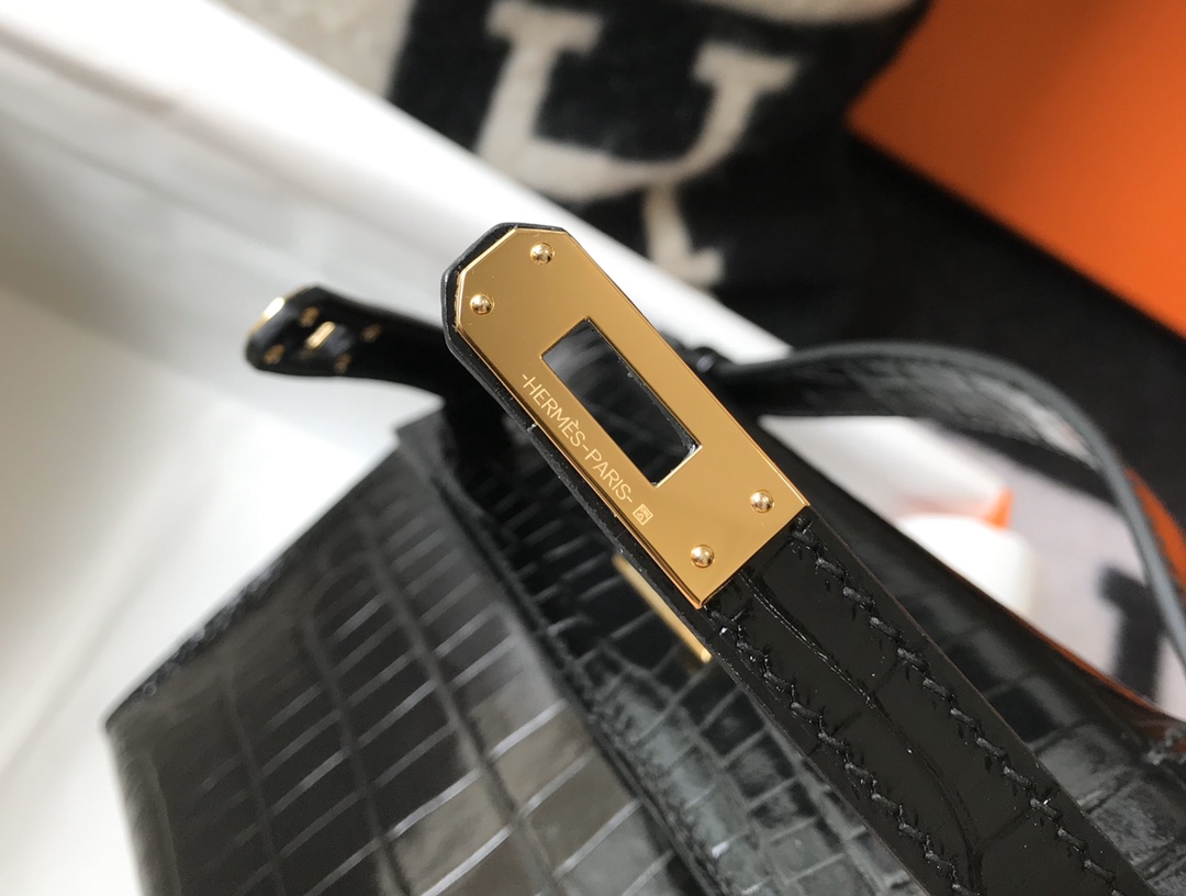 HM MINI KELLY POCHETTE CROCODILE GOLD TONED HARDWARE BLACK 22CM