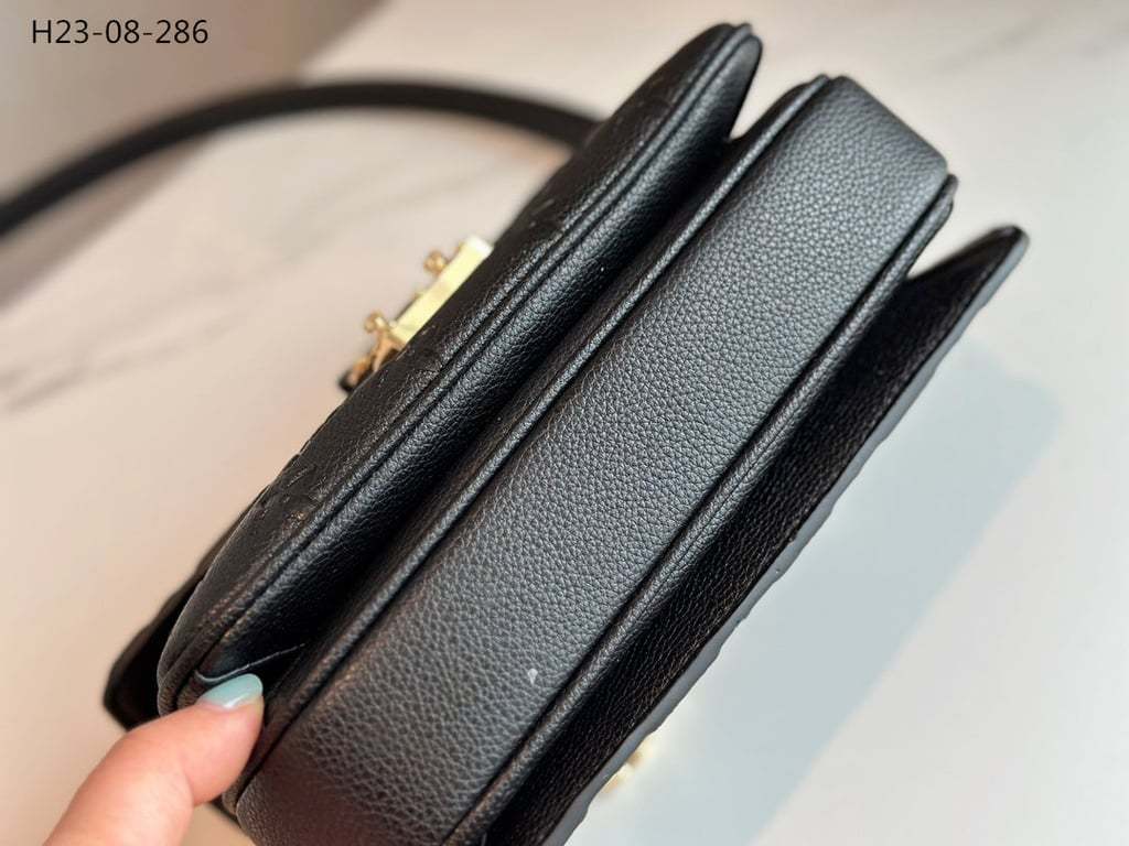 LUV POCHETTE METIS EAST WEST BAG BLACK 21CM M46595