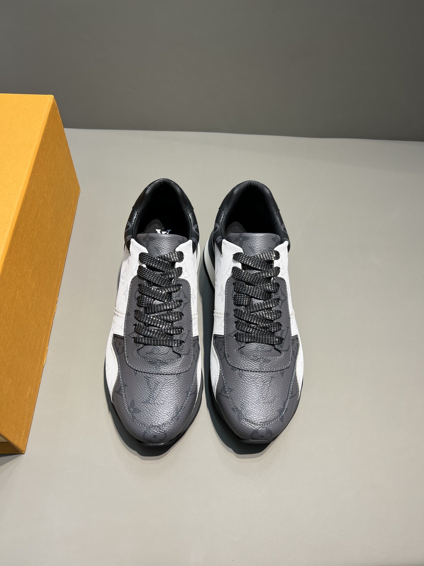 LUV RUN AWAY SNEAKER MONOGRAM CANVAS BLACK/WHITE/GREY