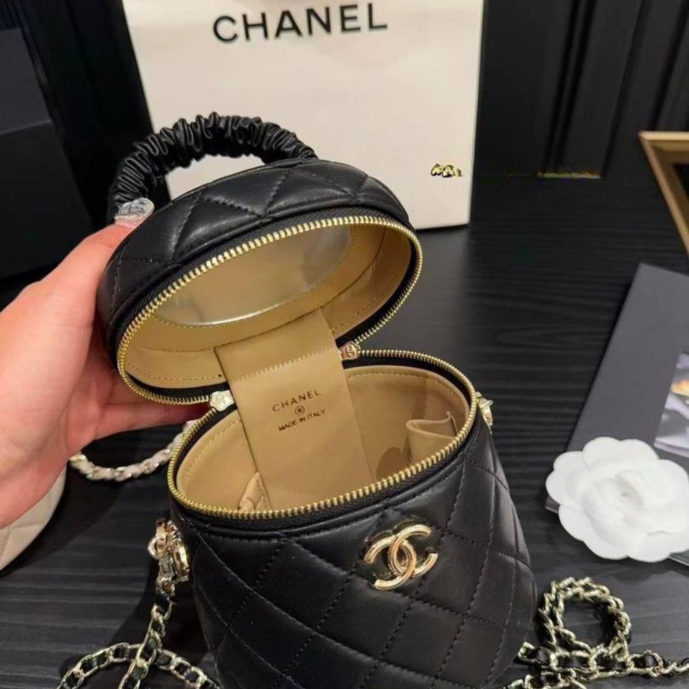 CC VANITY BAG WITH TOP HANDLE BLACK 15CM