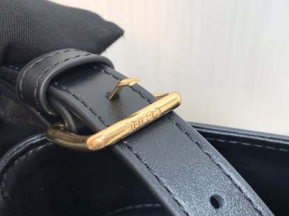 CE BLACK CUIR TRIOMPHE IN SMOOTH CALFSKIN BAG BUCKET