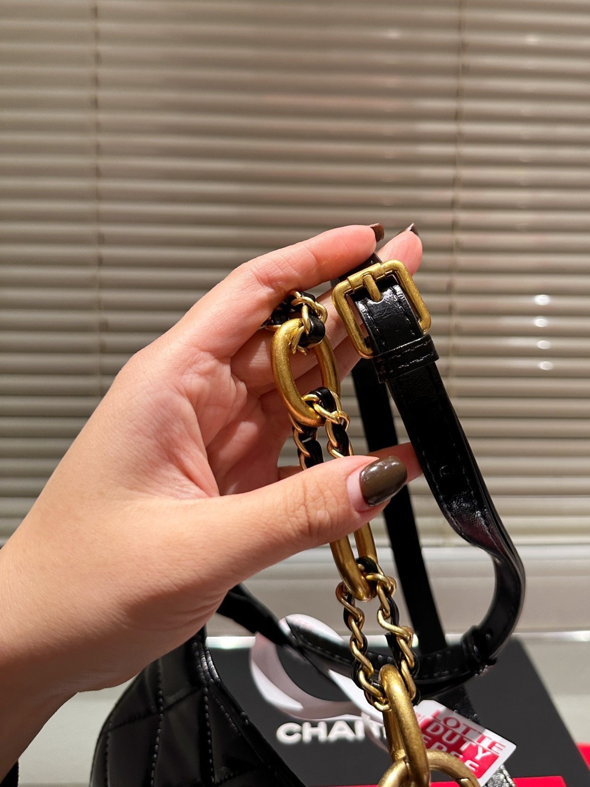 CC HOBO BAG WITH CHAIN AND GOLD HARDWARE BLACK 21CM