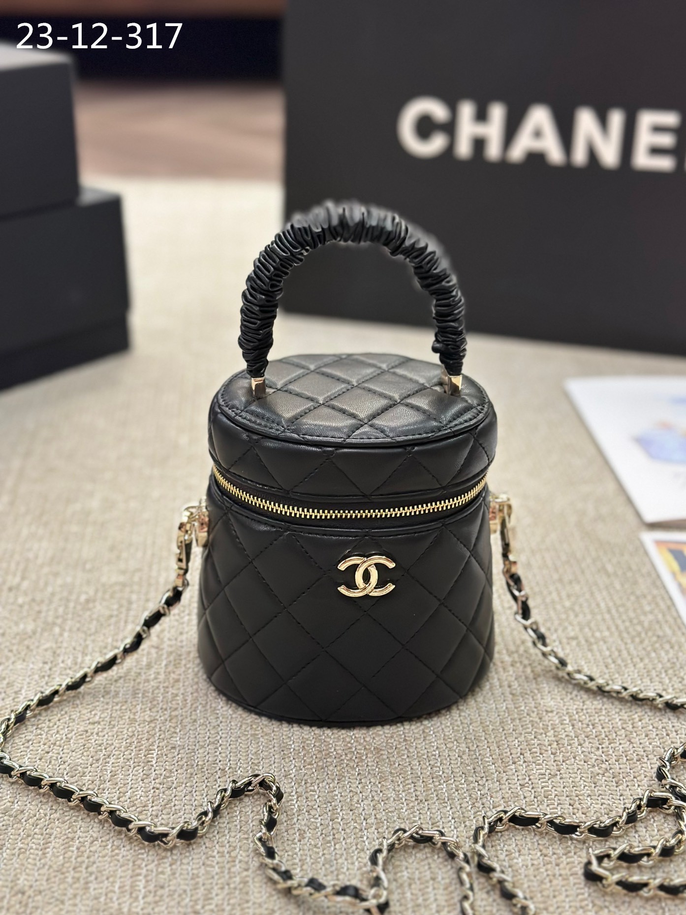 CC VANITY BAG WITH TOP HANDLE BLACK 15CM