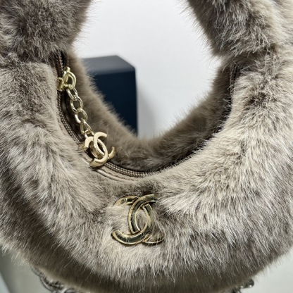 CC FUR HOBO BAG GREY 21CM