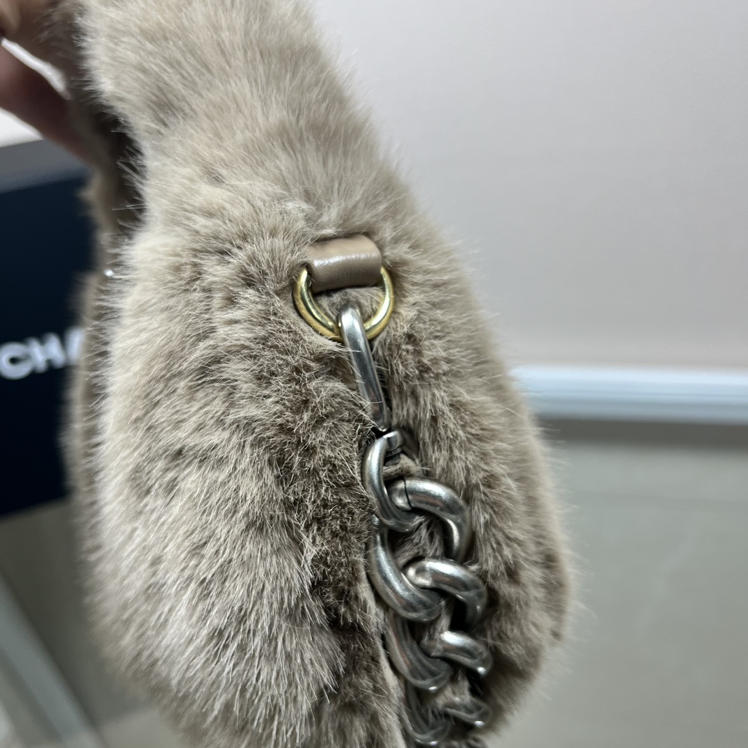 CC FUR HOBO BAG GREY 21CM