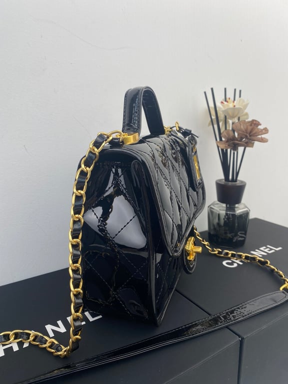 CHL SMALL FLAP BAG WITH TOP HANDLE BLACK AS3652