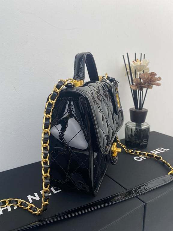 CHL SMALL FLAP BAG WITH TOP HANDLE BLACK AS3652