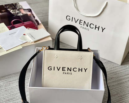 gv Medium G Tote Shopper Bag Canvas Beige/Black For Women, Handbags, Shoulder Bags 7.5in/19cm GVC BB50N0B1DR-255
