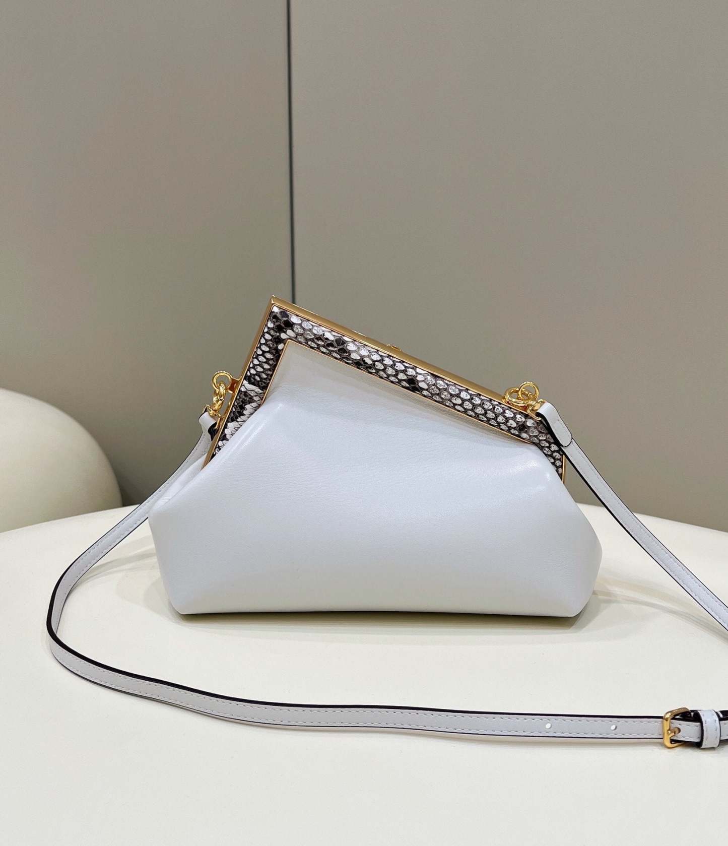 FI First Small White For Women, Women’s HandBags, Shoulder And Crossbody Bags 10.2in/26cm FF 8BP129