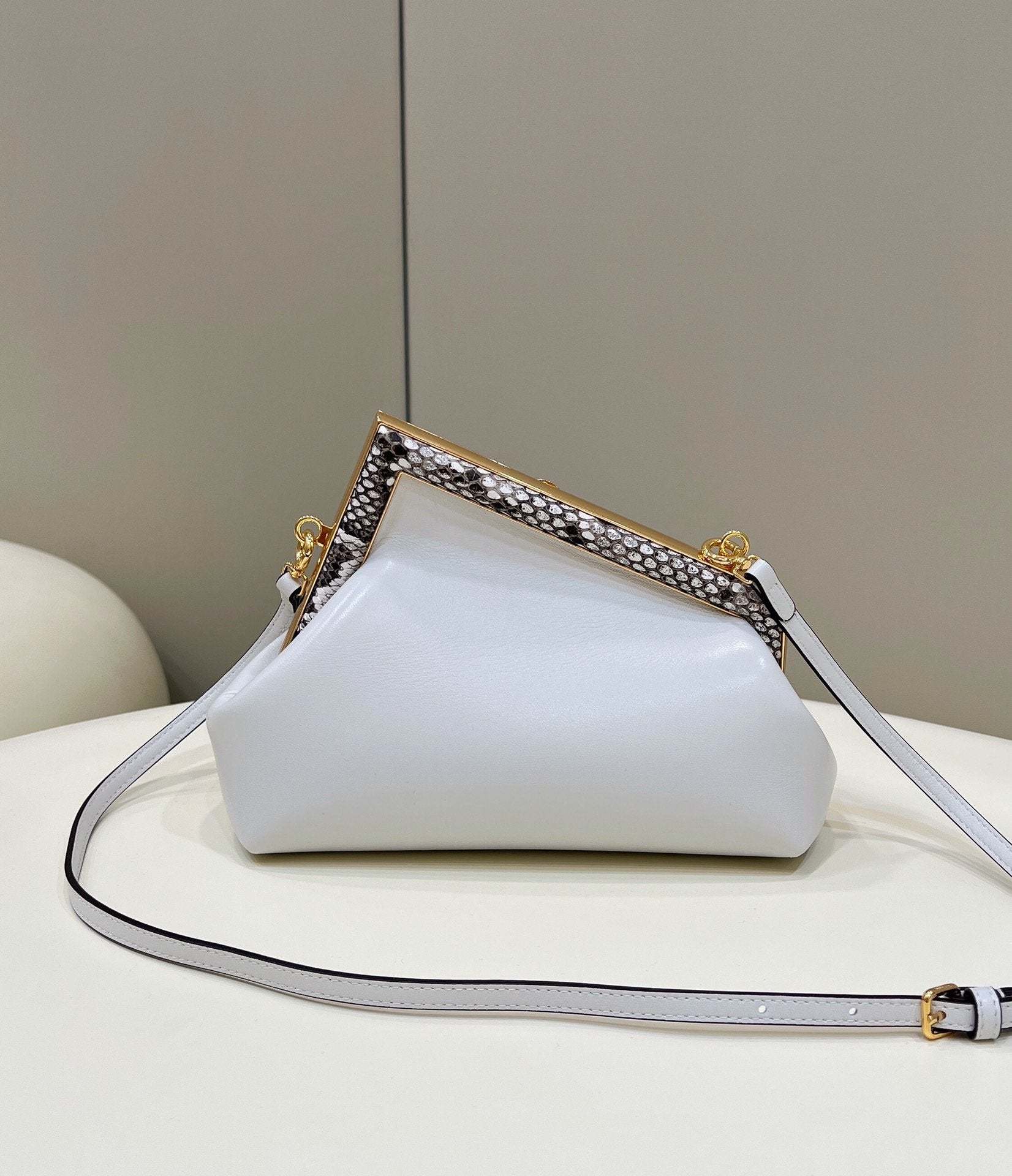 FI First Small White For Women, Women’s HandBags, Shoulder And Crossbody Bags 10.2in/26cm FF 8BP129