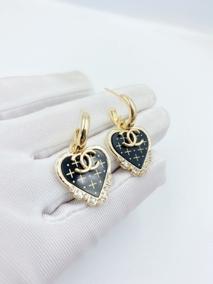 CC BLACK HEART EARRINGS