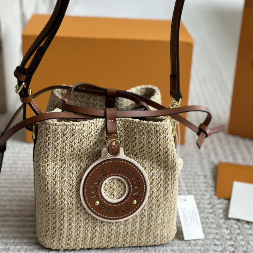 LV NOÉ PURSE TAN 18CM M83521