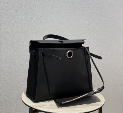 HM HERBAG ZIP 31 BAG PALLADIUM HARDWARE BLACK 31CM