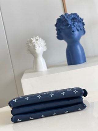 LUV NAVY BLUE COUSSIN PM 26CM