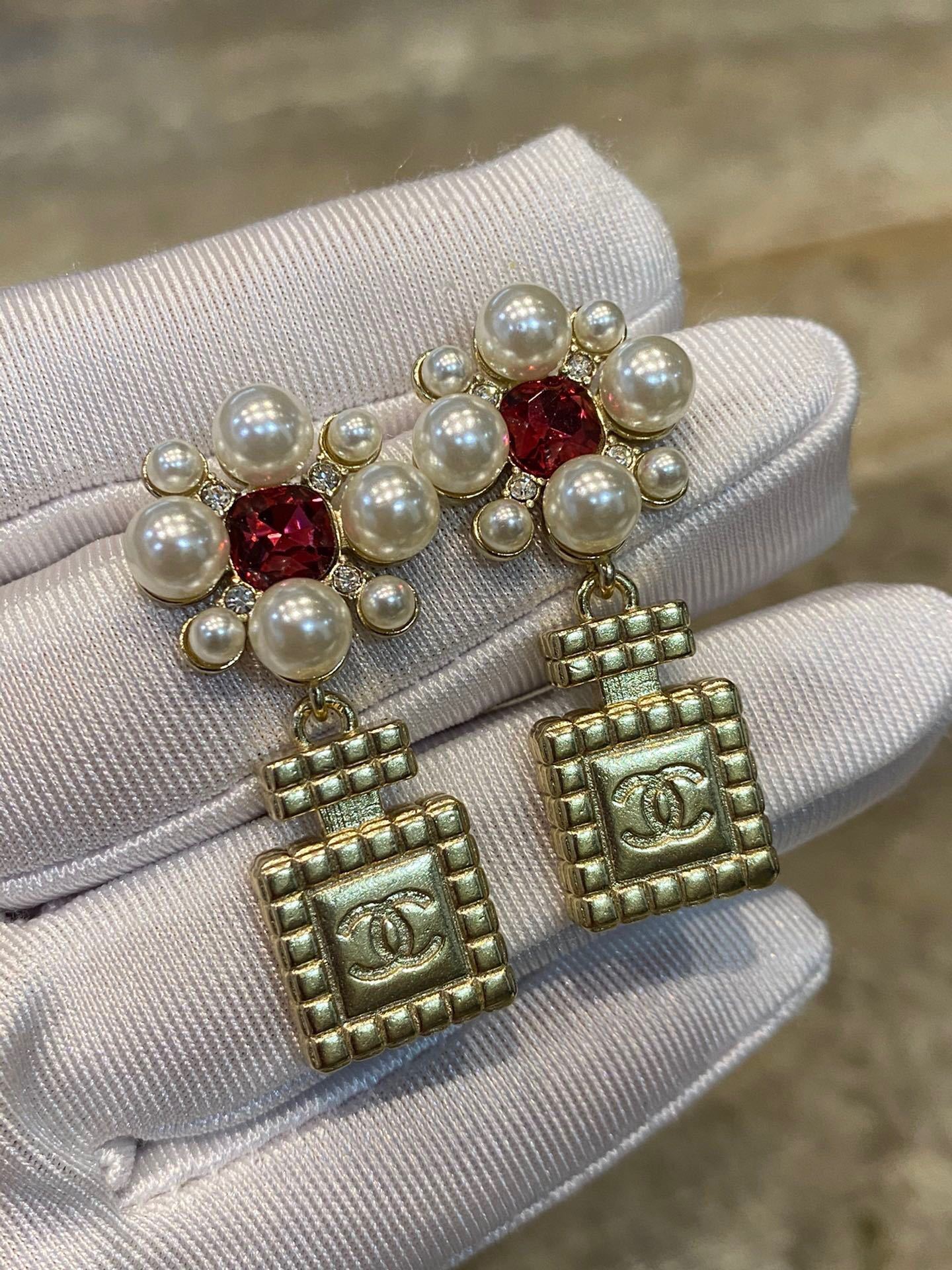 CC EARRINGS