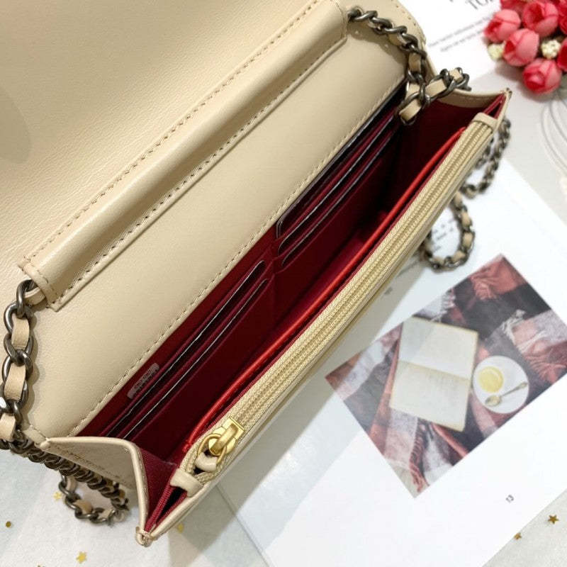 Chevron Crinkled Calfskin Gabrielle Wallet on Chain WOC Bag A86025