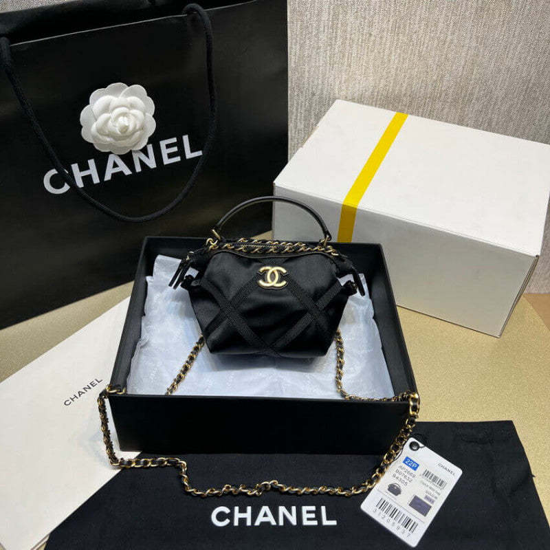 Clutch With Chain in Nylon Grosgrain AP2669 Black