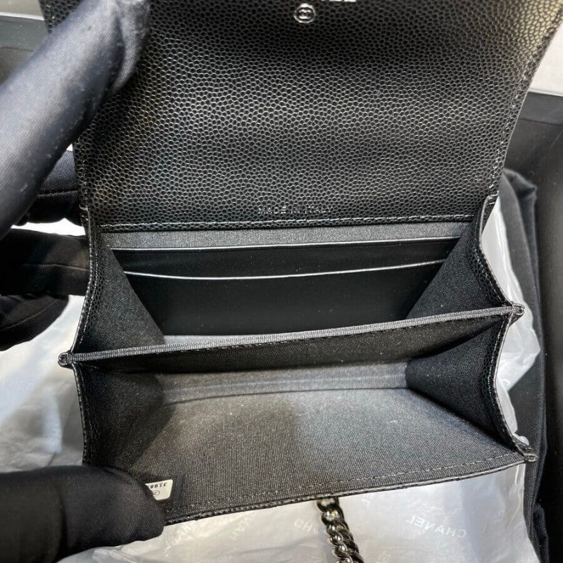 Enamel Handle Clutch with Chain in Grained Calfskin AP2758