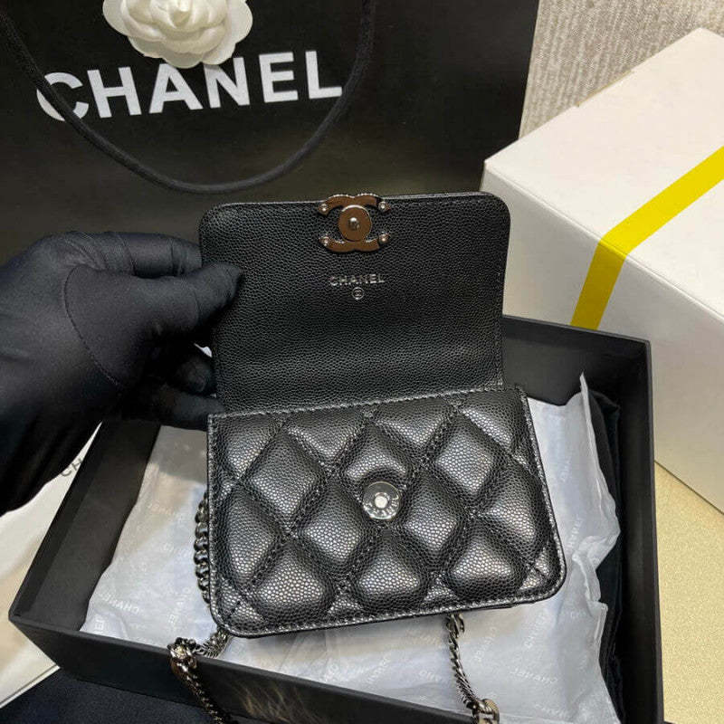 Enamel Handle Clutch with Chain in Grained Calfskin AP2758