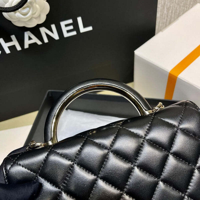 Wallet On Chain Top Handle Lambskin WOC AP2844 Black