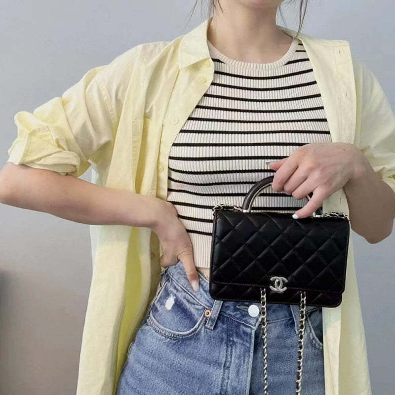 Wallet On Chain Top Handle Lambskin WOC AP2844 Black