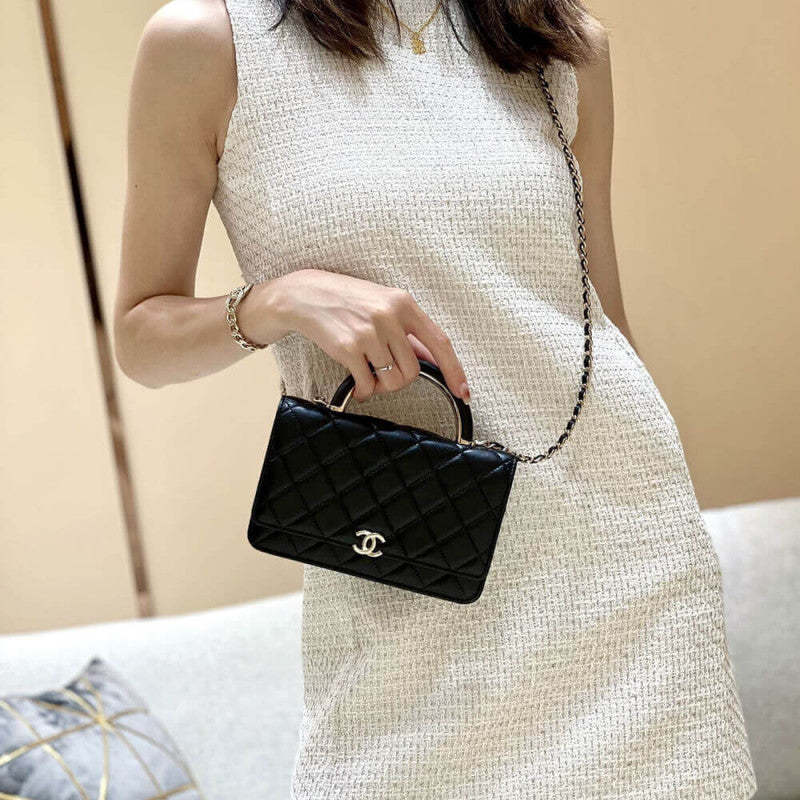 Wallet On Chain Top Handle Lambskin WOC AP2844 Black