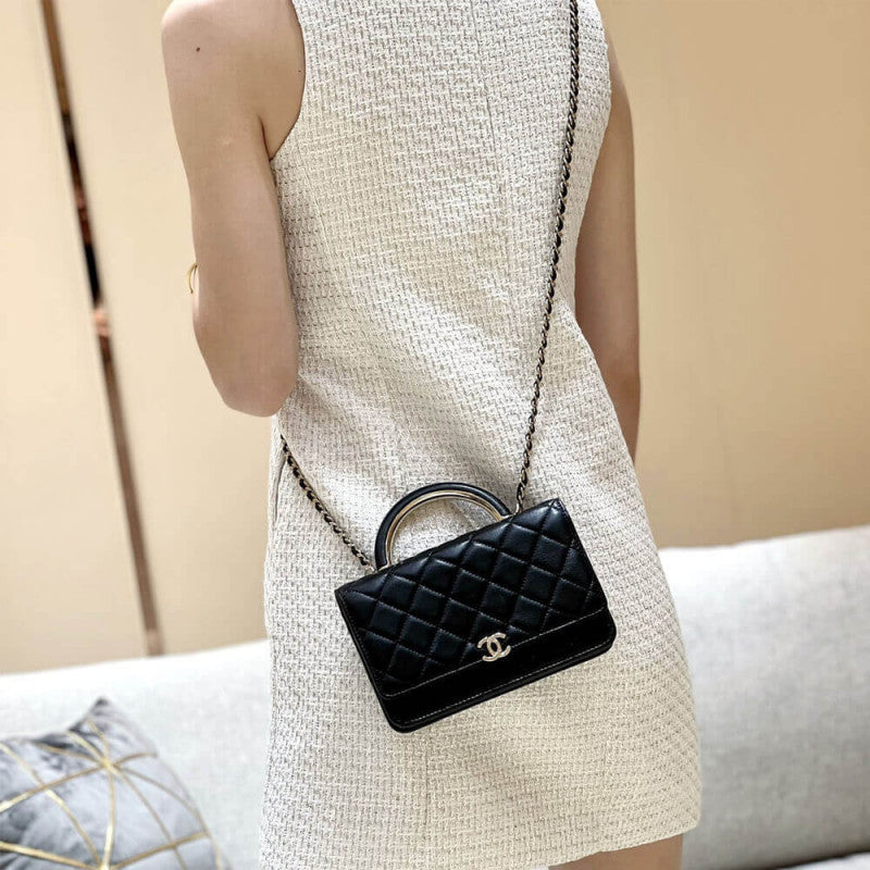 Wallet On Chain Top Handle Lambskin WOC AP2844 Black