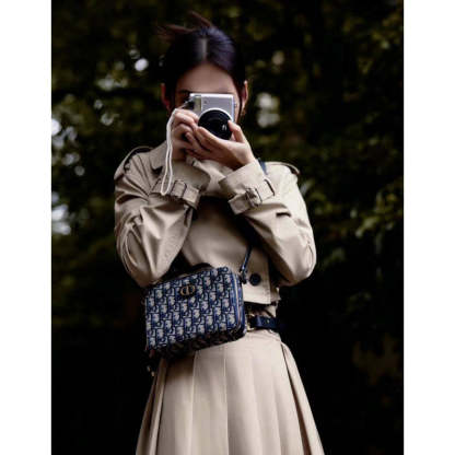 30 Montaigne Box Bag Blue Oblique Jacquard S2141