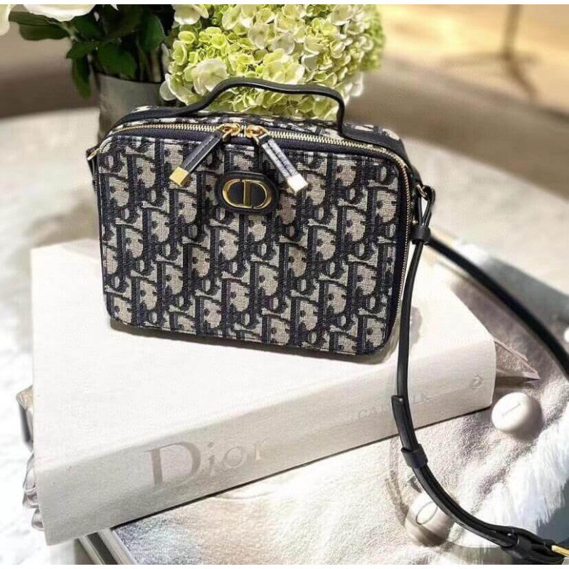 30 Montaigne Box Bag Blue Oblique Jacquard S2141