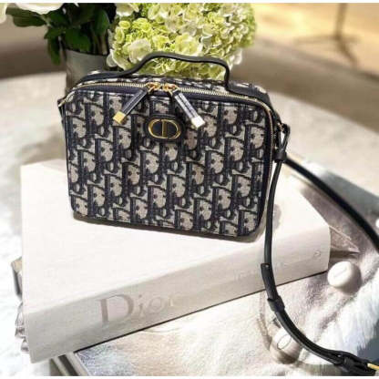 30 Montaigne Box Bag Blue Oblique Jacquard S2141