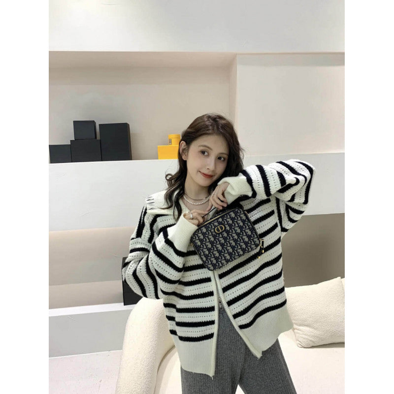 30 Montaigne Box Bag Blue Oblique Jacquard S2141