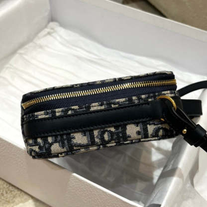 30 Montaigne Box Bag Blue Oblique Jacquard S2141